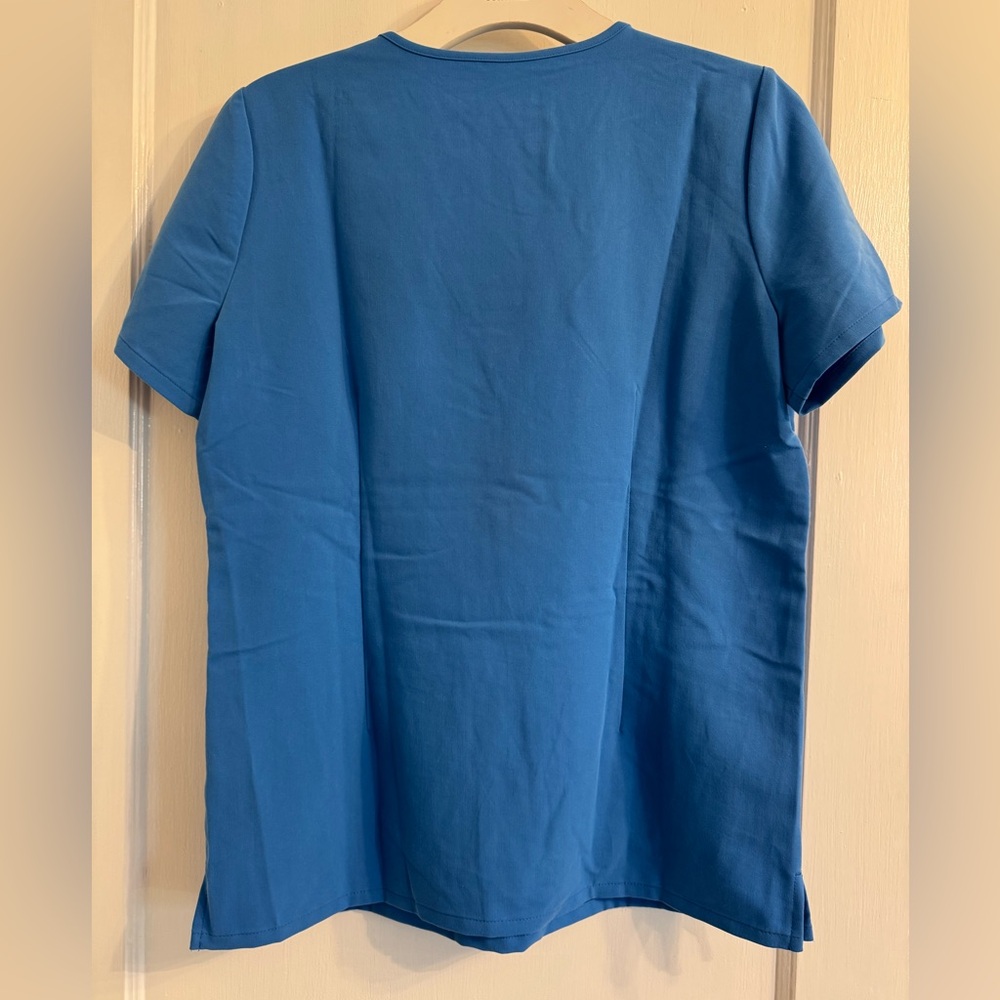 Casma three pocket scrub top - Picture 4 of 5
